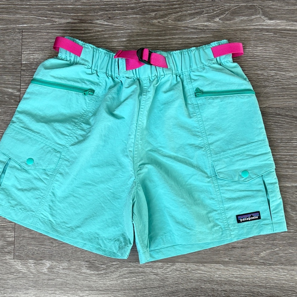 Patagonia Women's Teal Cargo Shorts with Pink Belt